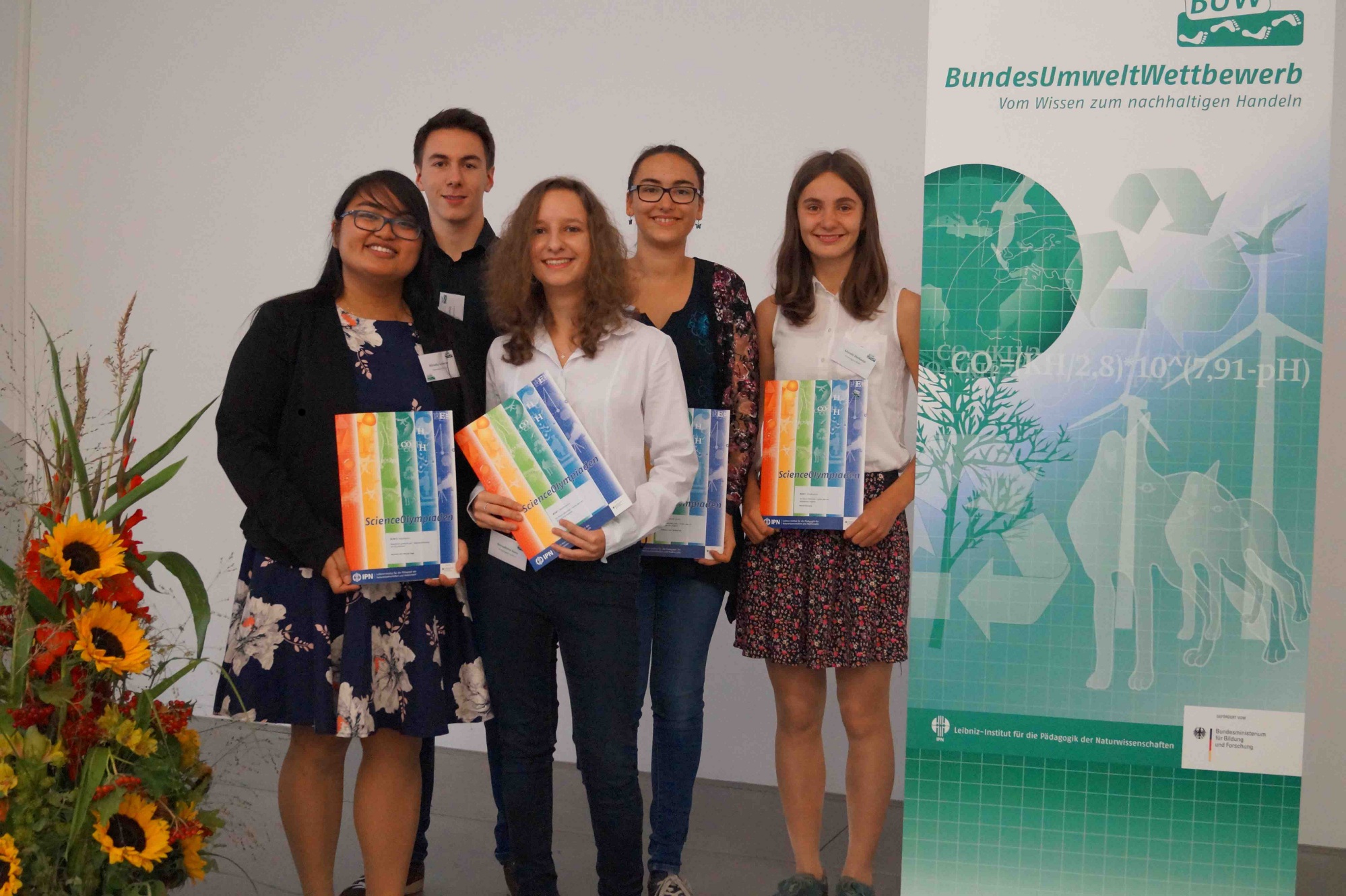 Sarah Droste Sonderpreis des BundesUmweltWettbewerbs geht an DHG-Team - Droste ...